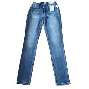 NWT Maurices blue white denim flex short jegging  pants